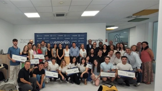 Jurado y finalistas de UVemprén 2025 celebran la creatividad, la innovación y el compromiso de los jóvenes emprendedores en el Campus dels Tarongers