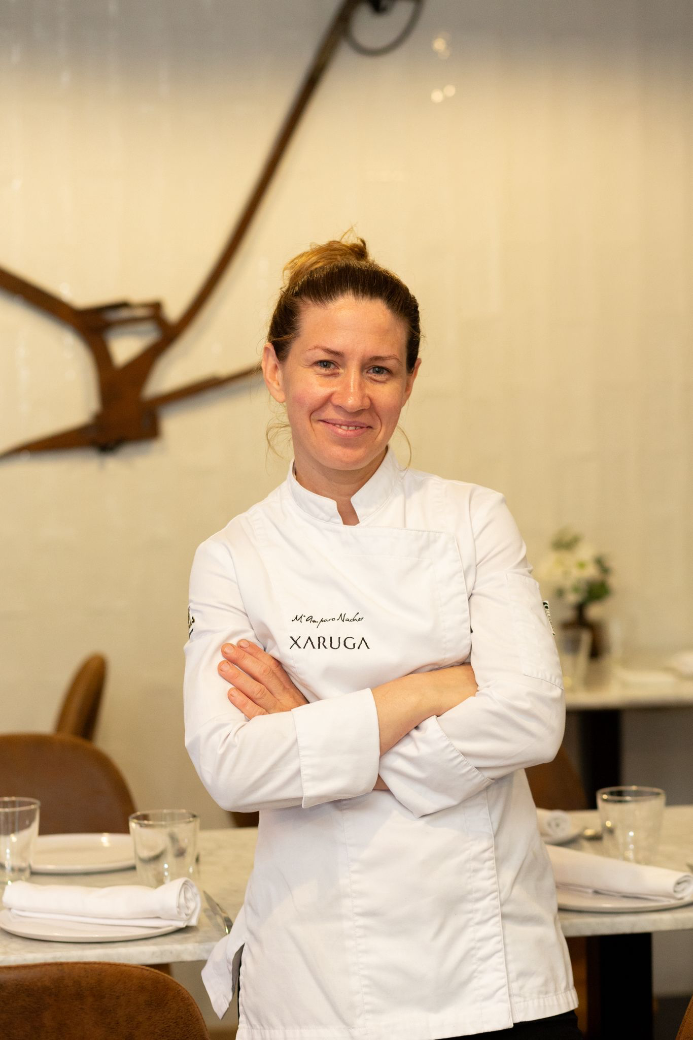 La chef Amparo Nacher en Xaruga, el restaurante que refleja su visión de la cocina mediterránea desde el corazón del Cabanyal.