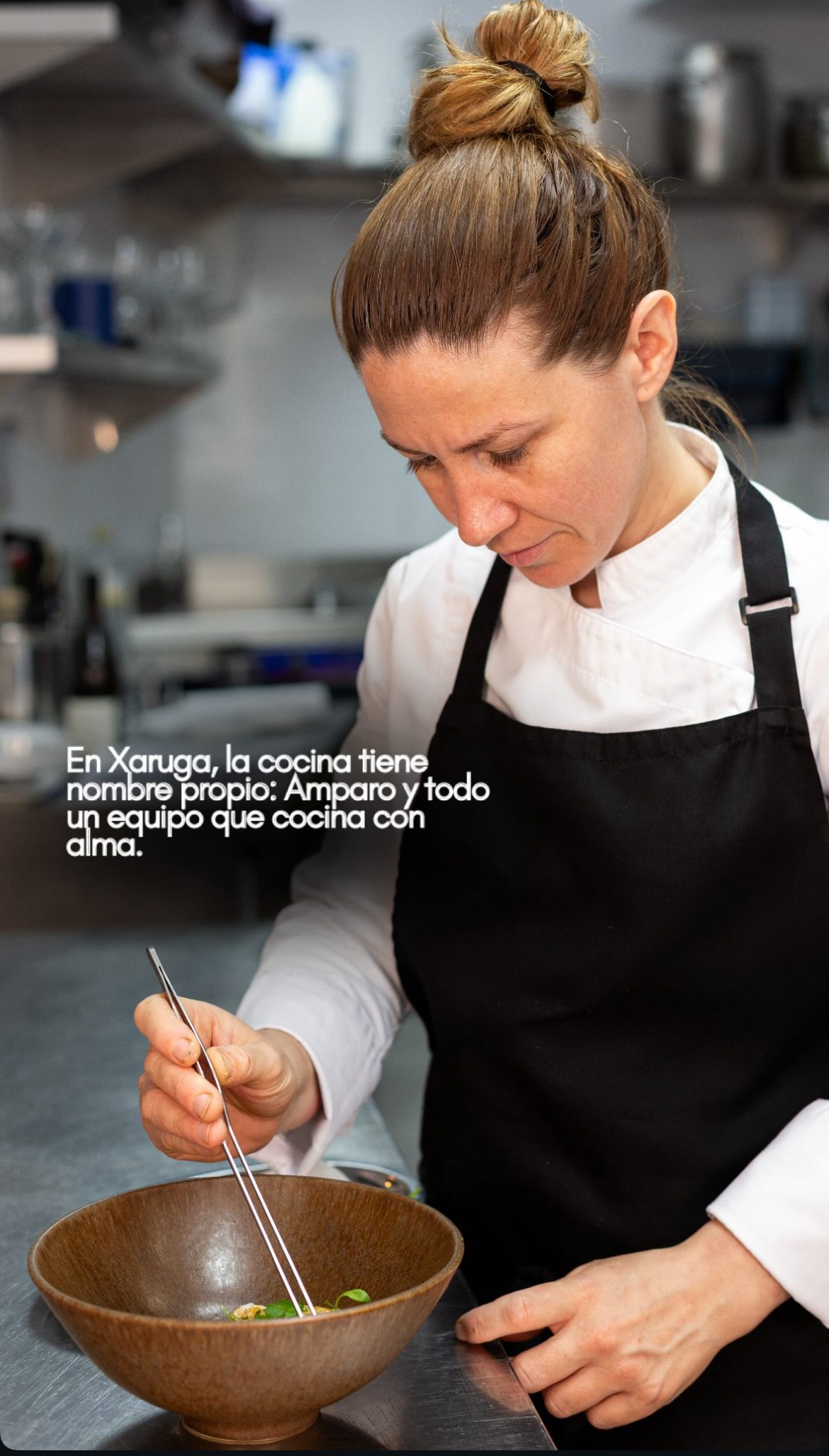 En Xaruga, Amparo Nacher lidera un equipo que cocina con alma, uniendo técnica, pasión y producto local.